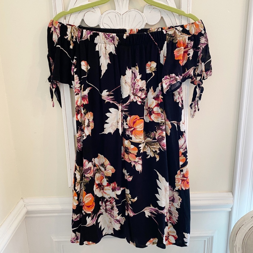 One Clothing Off Shoulder Dress